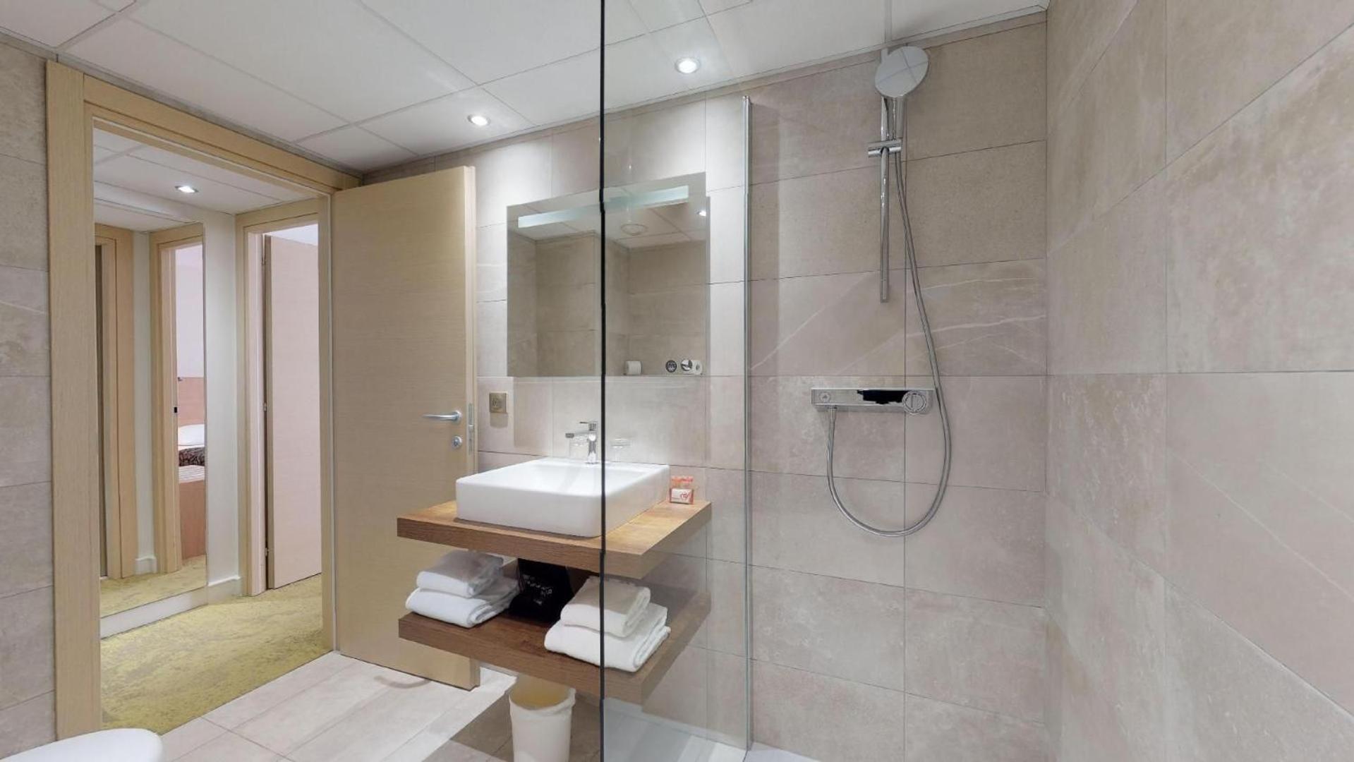 קאלבי Hotel Le Rocher מראה חיצוני תמונה