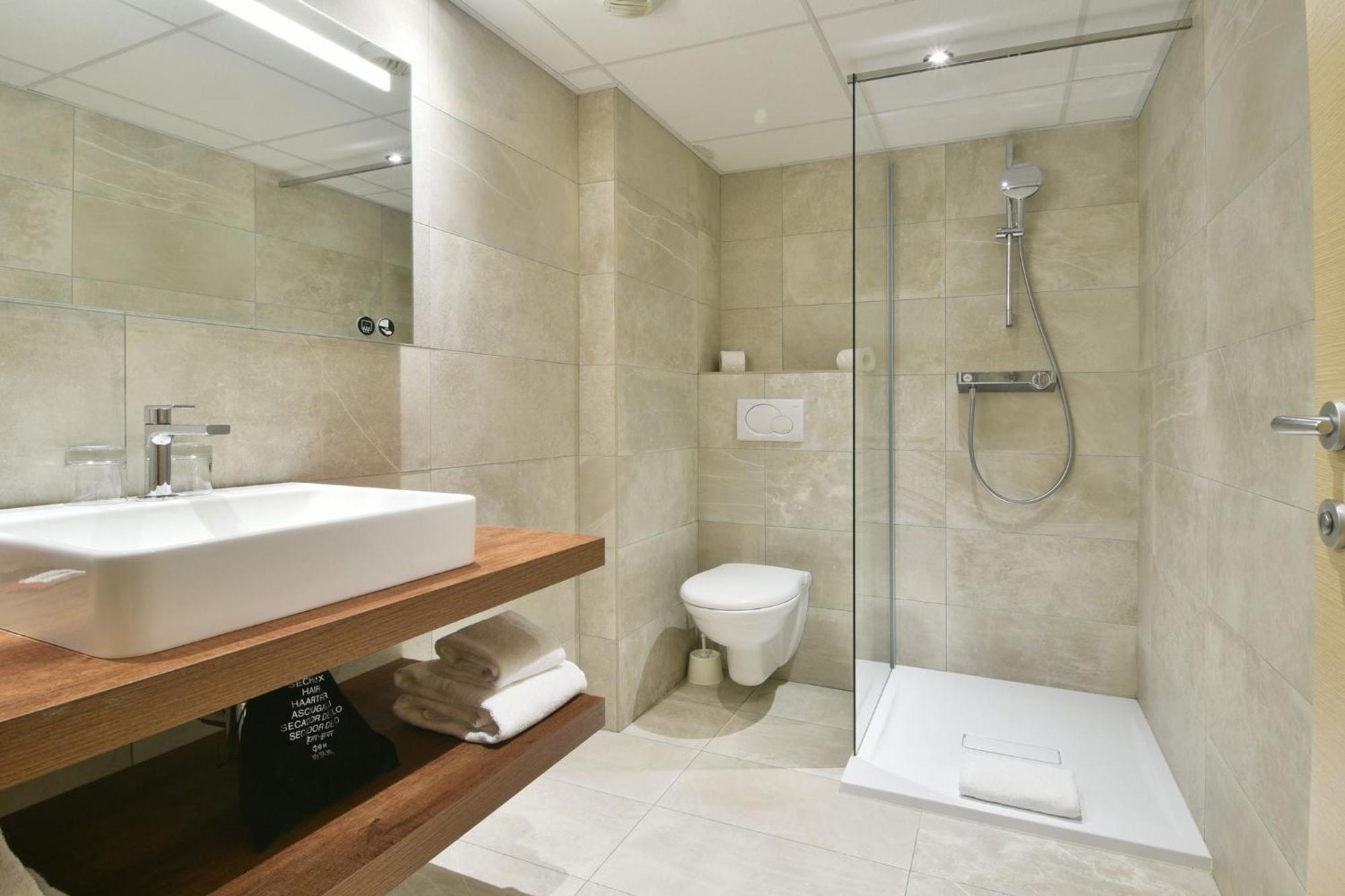 קאלבי Hotel Le Rocher מראה חיצוני תמונה