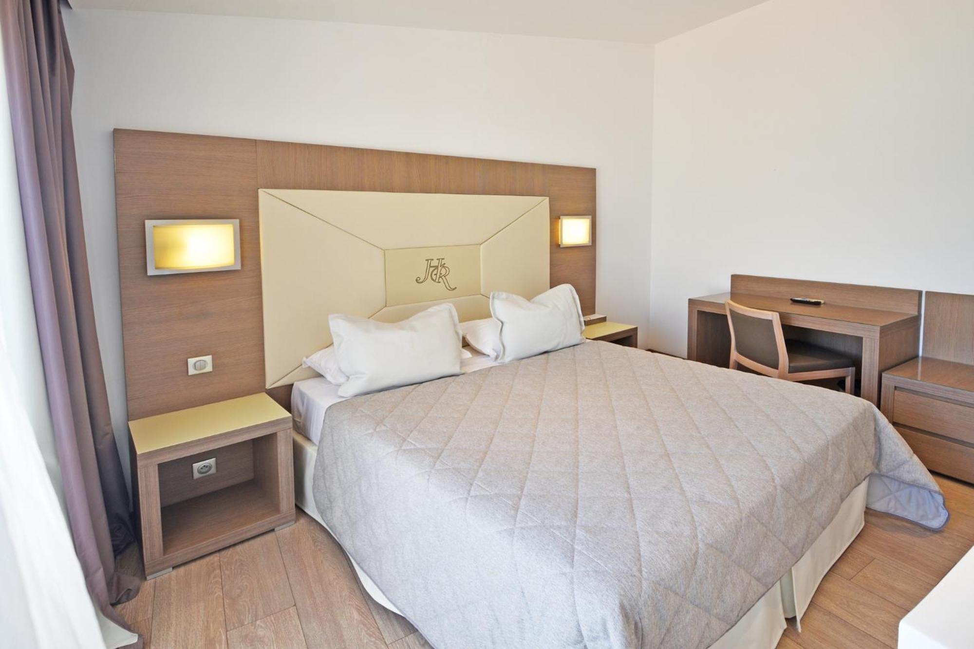 קאלבי Hotel Le Rocher מראה חיצוני תמונה