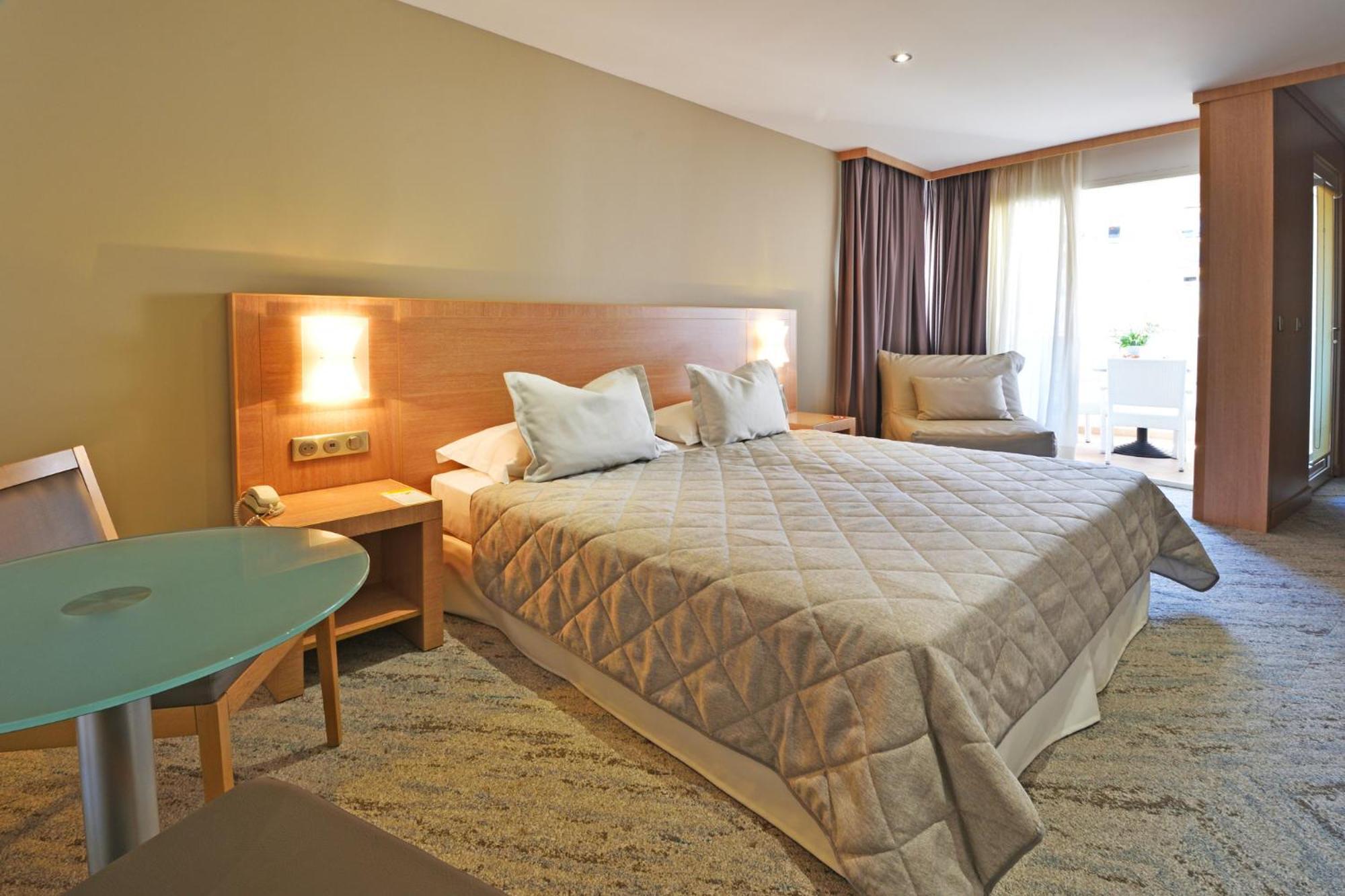 קאלבי Hotel Le Rocher מראה חיצוני תמונה