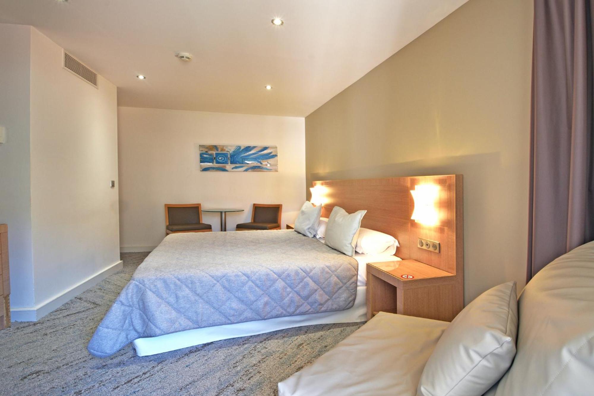 קאלבי Hotel Le Rocher מראה חיצוני תמונה