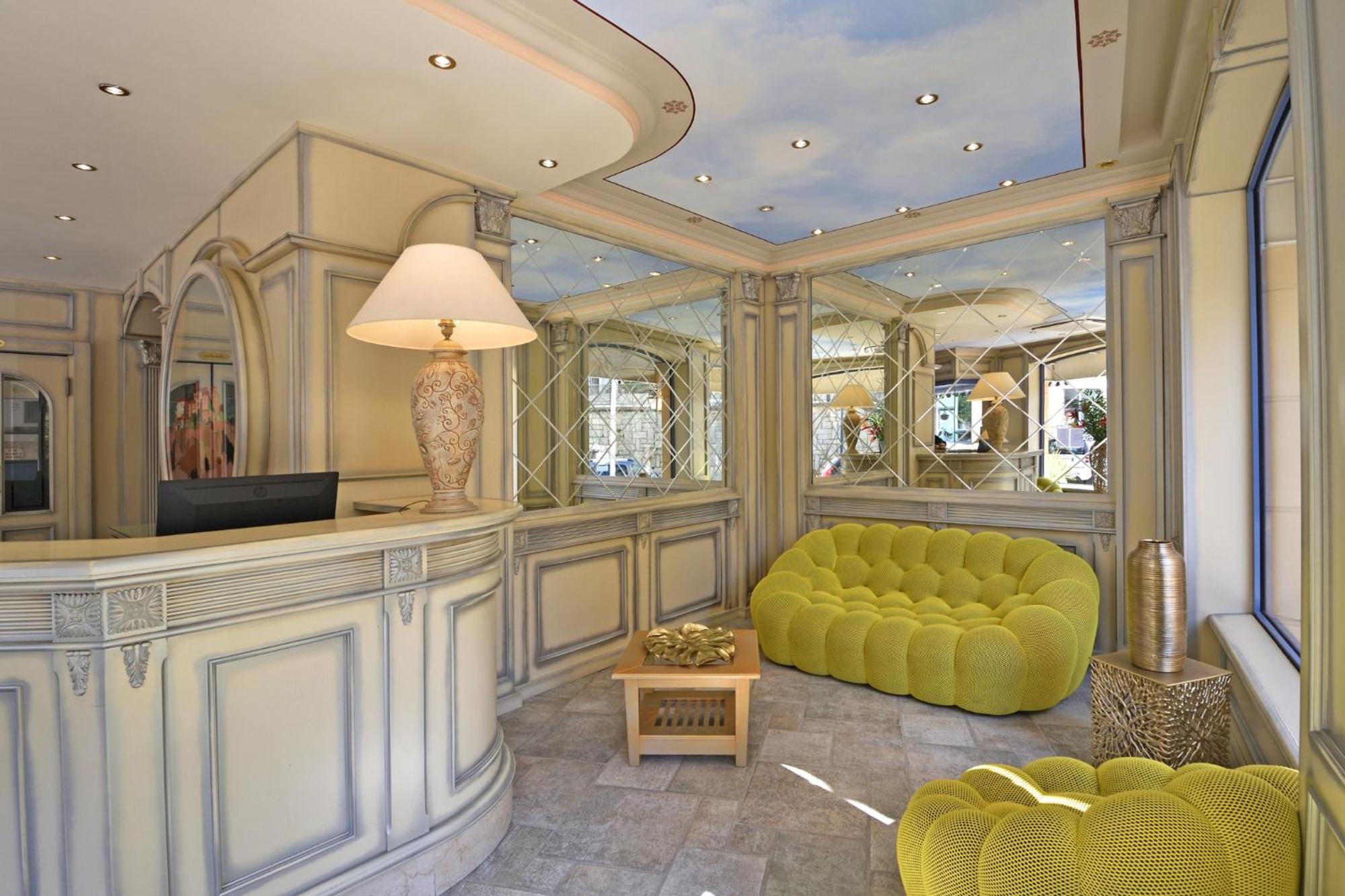 קאלבי Hotel Le Rocher מראה חיצוני תמונה